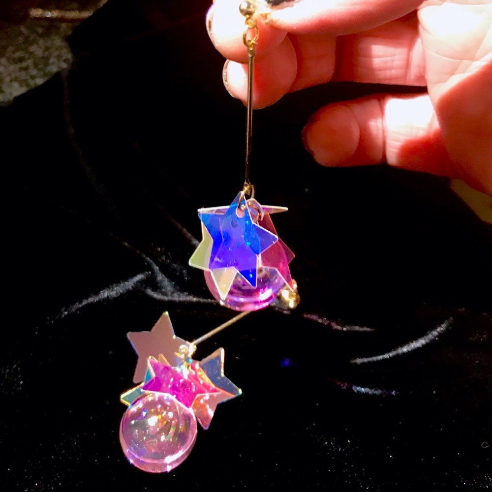 🦋2/$35🦋NWT EARRINGS. "FISH BOWL" dancing liquid - Picture 3 of 4